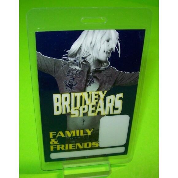 Britney Spears Backstage Family & Friends Pass Perri Dream in a Dream Tour 2001 - Picture 1 of 4
